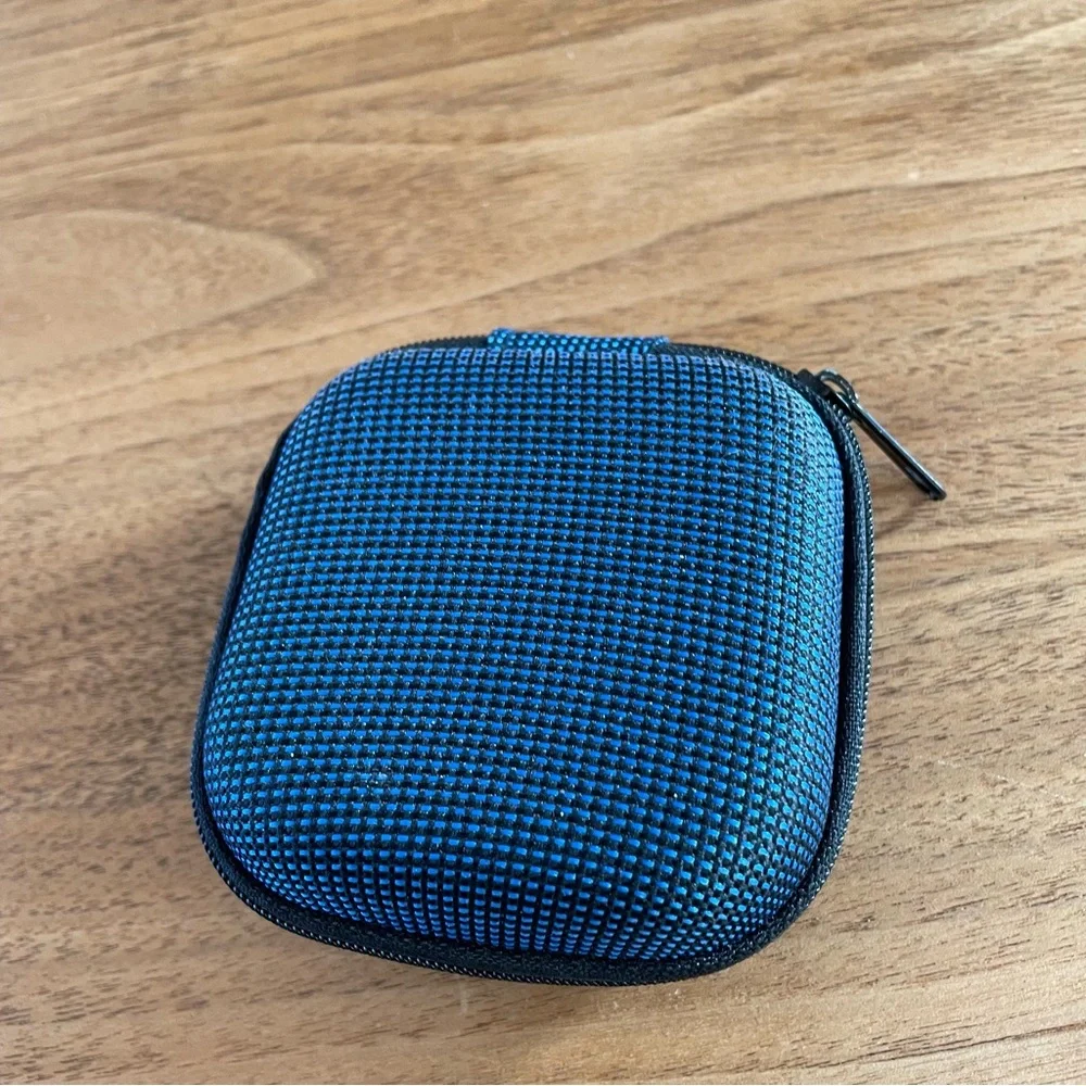 Set of charging cables and earphones with case